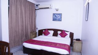 wooden holiday cottages delhi Hotel Batra Holiday Home