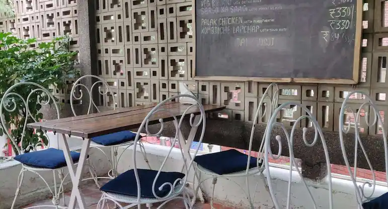 places to study outdoors in delhi Triveni Terrace Cafe