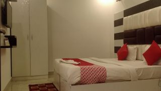 beach accommodation delhi Airport Hotel Lotus
